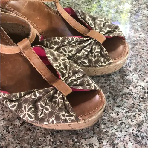 American Eagle Adorable cork wedges