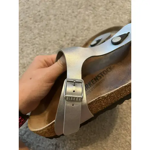 Birkenstock ‎ 38 Regular Fit Gizeh Sandals Women’s Sz 7 Silver - Image 5