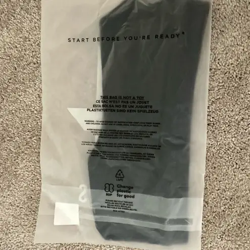 FOURLAPS NWT Vitality Sports Bra Black M