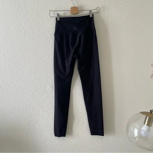 Beyond Yoga Caught in the Midi High Waist Leggings in Snake Jacquard