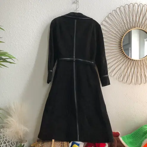 1970s Vintage Gothic Whimsygoth Black leather & suede full length long trench coat jacket belted long sleeve button front Fully lined puffer material interior Size M - Image 2