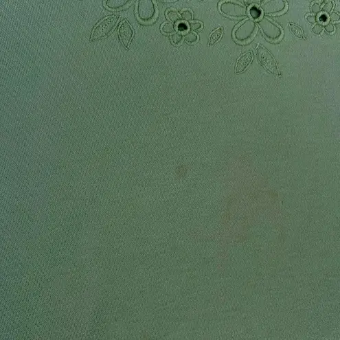 Jaclyn Smith Vintage Pistachio Green Embroidered Floral Cotton T-Shirt