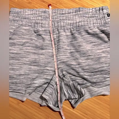 Marika Sport Marika Mila Soft Pull On Short in Heather Grey, Size Small