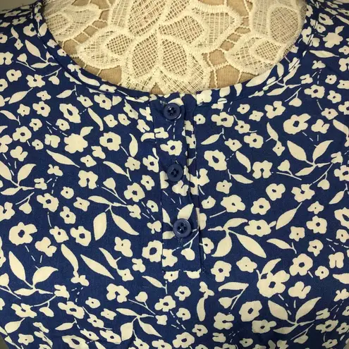 MADISON blue floral maxi dress with short flutter sleeves size small