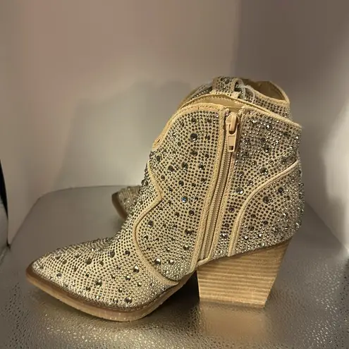 Very G Fashion boots size 6 1/2. Absolutely beautiful the boots have beautiful bling
