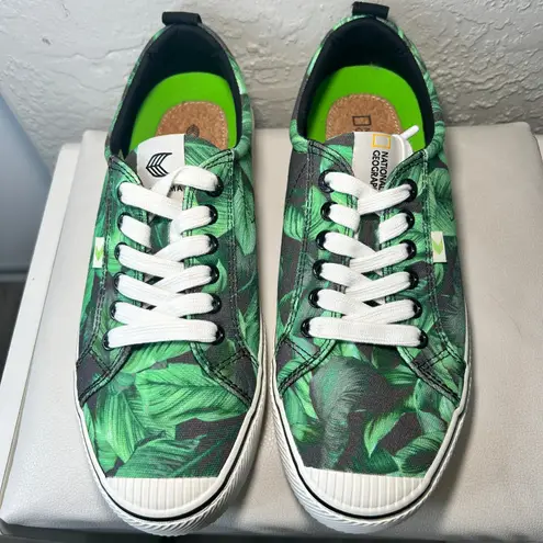 Cariuma National Geographic Green Leaf Print Canvas Sneakers Womens 10.5 Mens 9