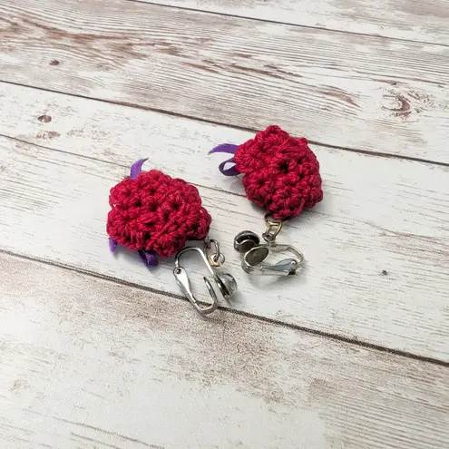 Vintage Clip On Earrings Knitted? Hat Dangle Red & Purple