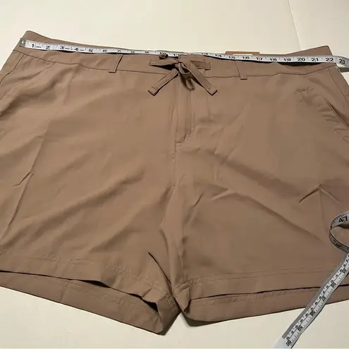 Magellan outdoors Magellan Fish Gear Falcon Lake Shorty Short Womens Size 2X Khaki Silver Mink NEW