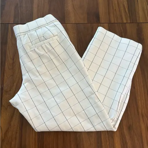 Amanda & Chelsea White Ankle Cropped Pants