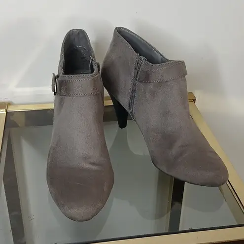 Fioni grey buckle strap heeled ankle booties size 8.5