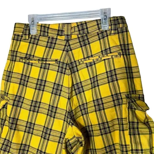Hot Topic  ‎ Yellow Plaid Cargo Bermuda Shorts