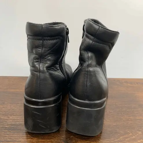 BP  Side Zip Round Toe Ankle Leather Black Boots Mid 2'' Heel Size 10M - Image 3