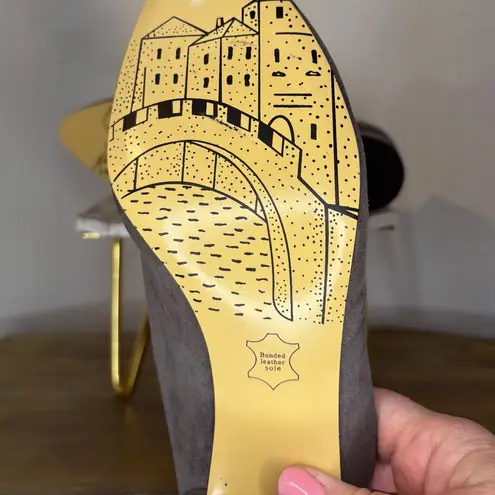 Bella Vita Gray Heels Elegant Design Size 12M