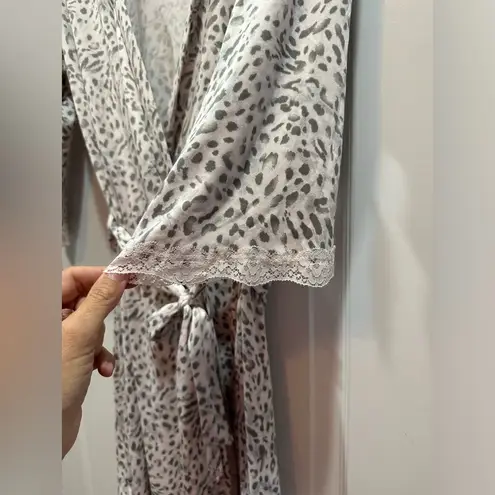 Marilyn Monroe Intimates Size Medium Women’s Robe Belted Lt Pink/gray Soft NWT