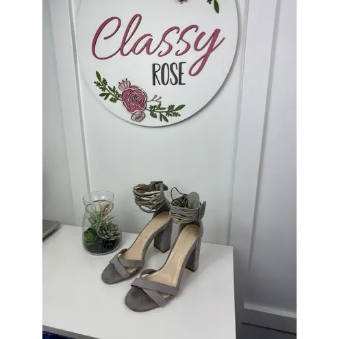 Cute Womens Sandals Size 8 Gray