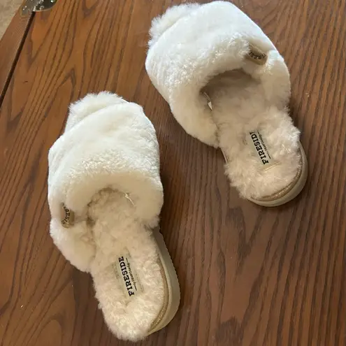 Dearfoams Cream Plush Indoor Slippers with Pom-Pom Fireside size 8