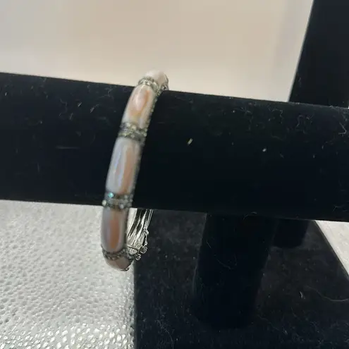 Gorgeous inlaid pink mother of pearl Maras site hinged bangle bracelet. …