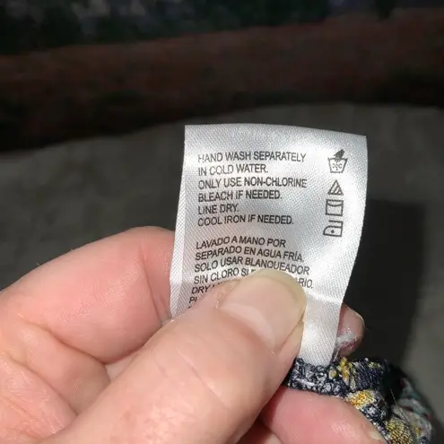 Patrons of Peace 🌸3/$15🌸 Floral Multicolored Embroidered Neckline Tank Top S