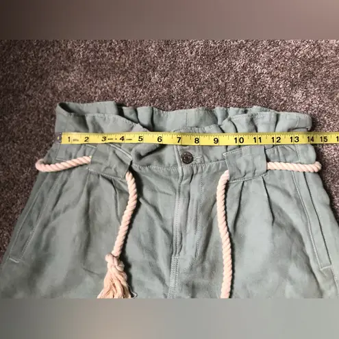 Veronica Beard Jeans Karter Belted Paperbag Shorts in Green Size 0 Cotton Linen