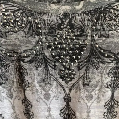 Daytrip  White & Gray Embellished Half Sleeve Blouse