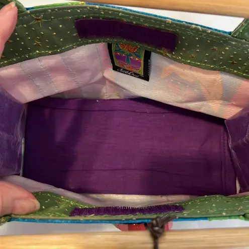 Laurel Birch small bag wood handle bird dog cat horse design wood dog tag EUC Green