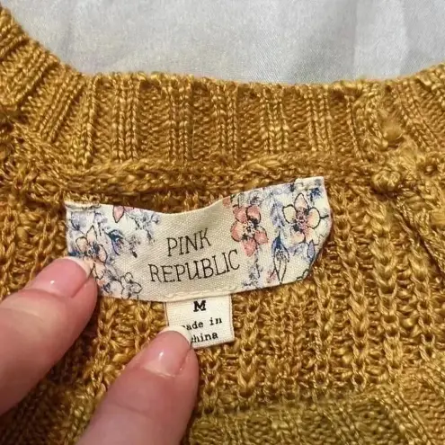 Pink republic 🧡 Mustard colored light knit sweater