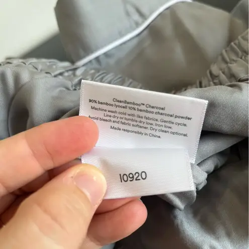 NWT Ettitude Bamboo Sateen Pajama Shorts in Gray /Slate Stripe Size Small