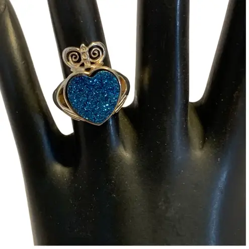 STERLING SILVER BLUE HEART SHAPED DRUZY QUARTZ CLADDAGH RING (5)