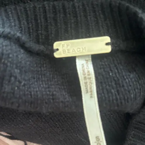 FP Beach Elegant Colorblock Crew Neck Sweater - Black, Red, and Cream