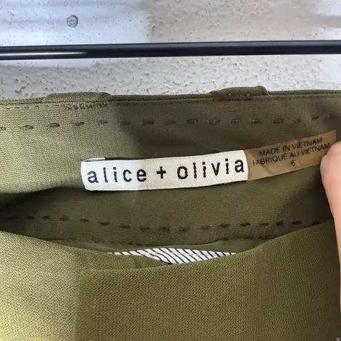 Alice + Olivia  6 Green Satin Shorts‎