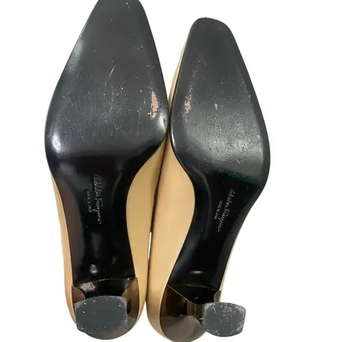 Salvatore Ferragamo Vintage Beige Heels Pumps Size 7.5
