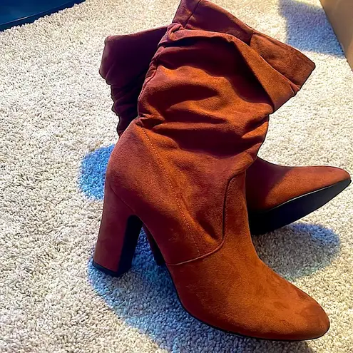 Boutique New cinnamon colored block heels faux suede tall zippered 9.5