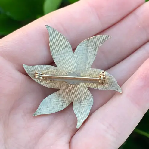 Vintage Green & Red Holly Flower Leaf & Berries Brooch Pin // Christmas Holiday