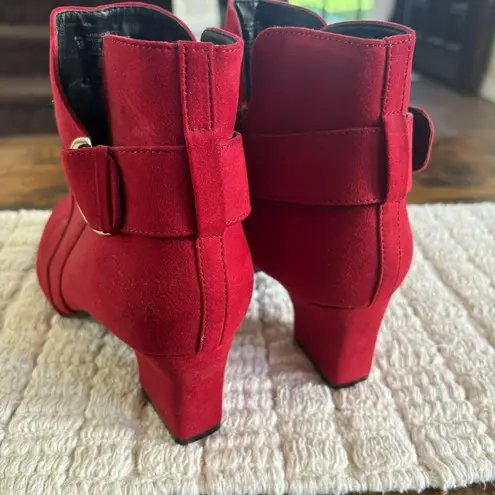 Jaclyn Smith Women's Dulce Fashion Bootie - Red Size 10