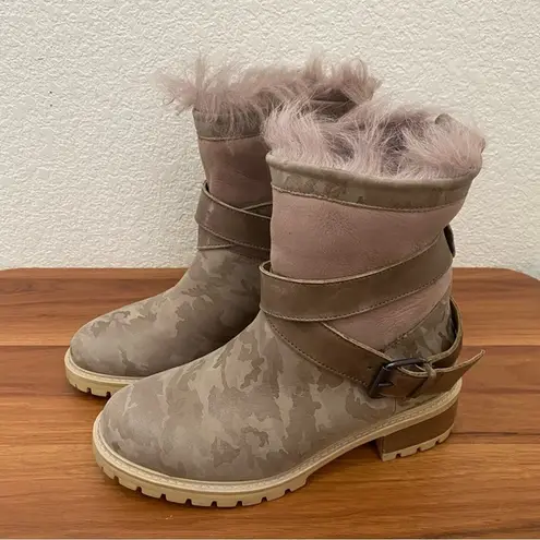 ROSS & SNOW “Emilina” Weatherproof Shearling Camo Moto Ankle Boots Size 6