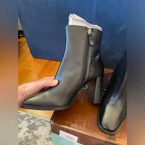 Diba True Key Switch Bootie black leather size 8.5 NEW IN BOX