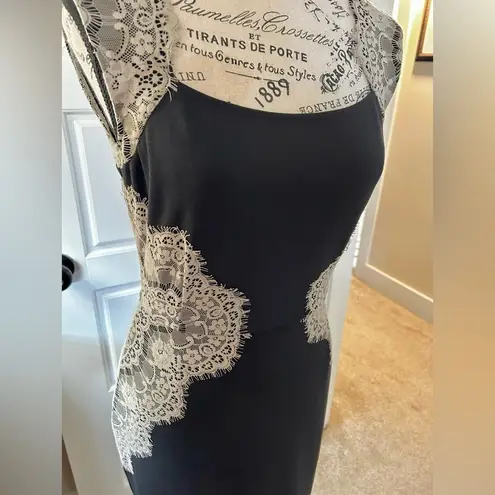 ERIN by ERIN FEATHERSTONE Shelby Lace Appliqué Body Contour Dress Sz 2 Black