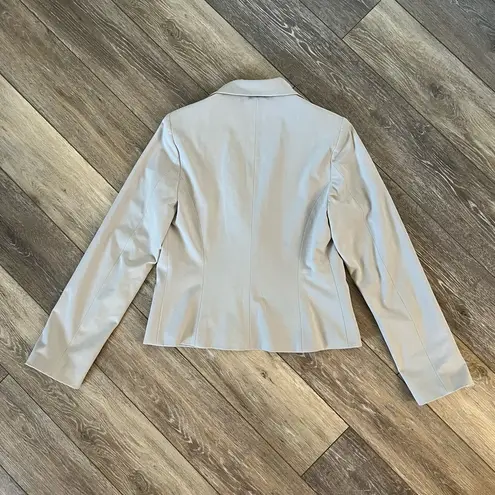 Amanda & Chelsea Light Gray Blazer