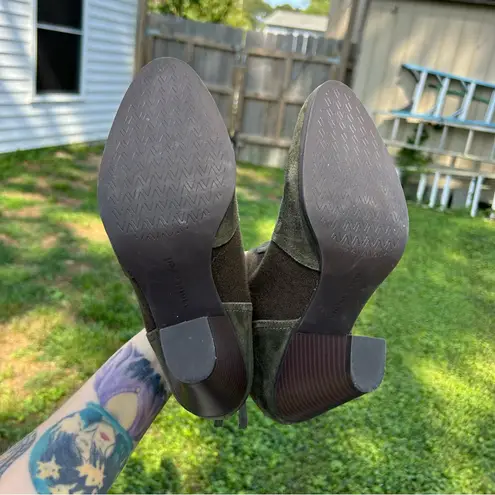 Violet & Red women's Cupid Suede Bootie Olive Size 7.5ā boho cottagecore Green