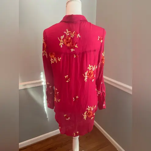 Fig and Flower Anthropologie Floral Embroidered Top
Size: Medium Red