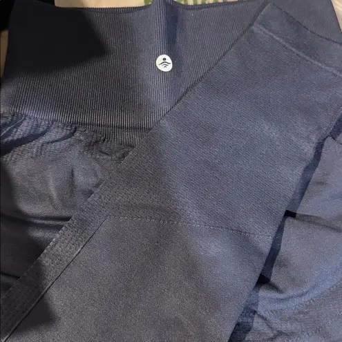 Halara NWT size S seamless flow high waisted tummy control button lifting 7/8.