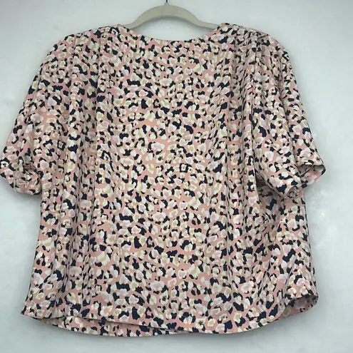 Elodie NWT Button Blouse Sz M Pink Floral V-Neck Dolman Short Sleeve Curved Hem