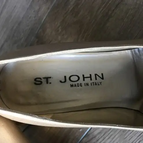 St. John Made in Italy leather block pump
