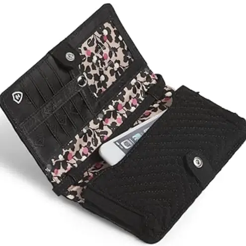 Vera Bradley  Iconic All Together Black Wallet Like New