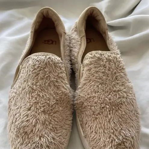 UGG  Women’s Size 8 Ricci Plush Furry Slip On Faux Fur Loafers Sneakers 1019659
