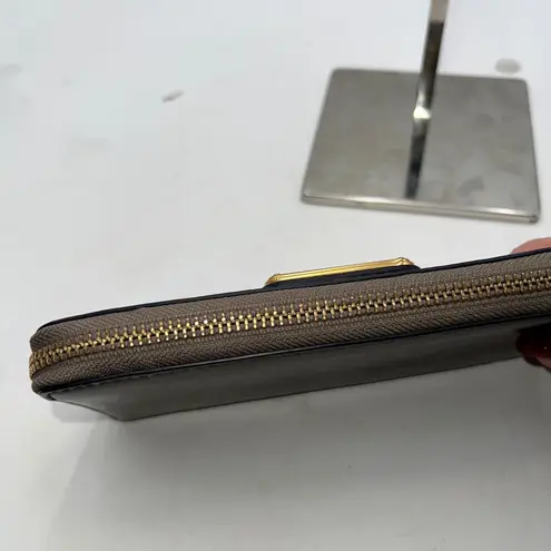 Marc by Marc Jacobs Standard Supply Zip Around Wallet Taupe Leather ID Window