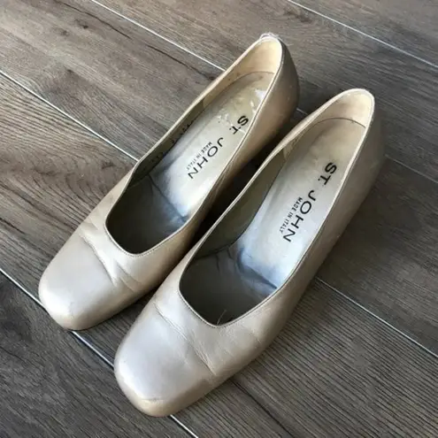 St. John Made in Italy leather block pump