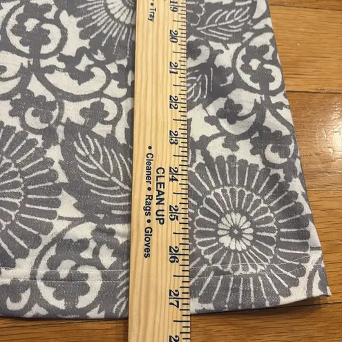 Lululemon  athletica Gray and White Floral Tank Top