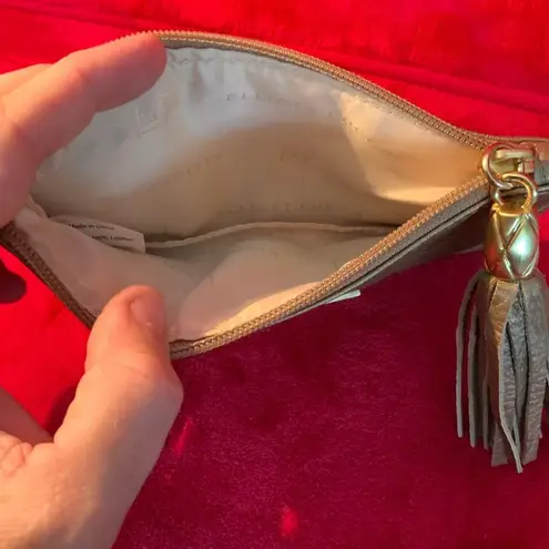 This is a very beautiful silver leather Elliott Lucca coin purse wallet