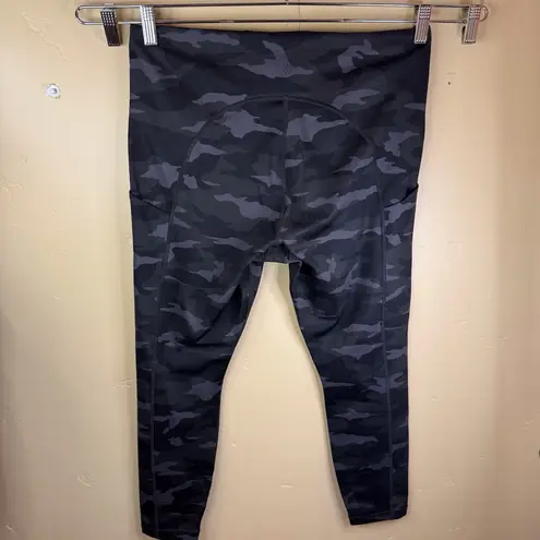 Athleta  Ultimate Camo‎ 7/8 Leggings Womens Tights Size Large Activewear Outdoor